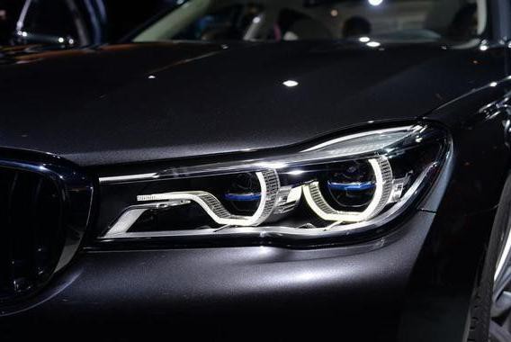 卤素氙气LED激光大灯，激光会一举歼灭其他吗？