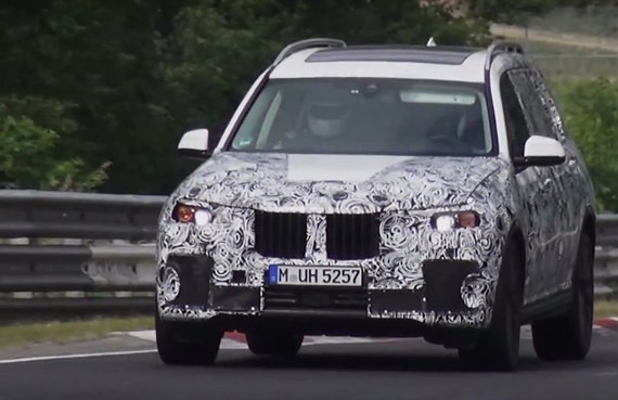 曝宝马X7测试谍照或将亮相法兰克福车展