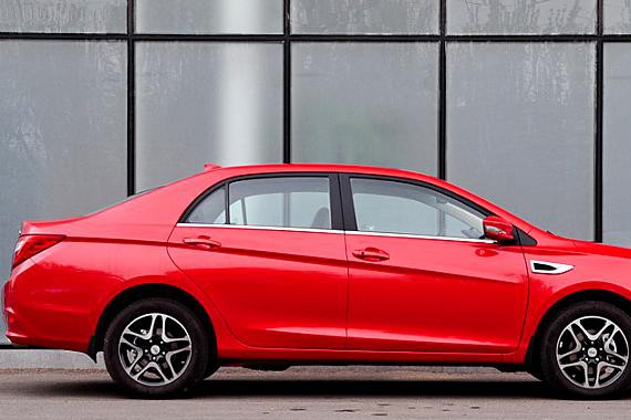 底盘逆向丰田，尺寸比朗逸还大，直喷动力仅7万起