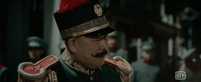 正当二人毫无头绪之际,意外突然发生,一直疯癫的莫神医被少帅袭击后