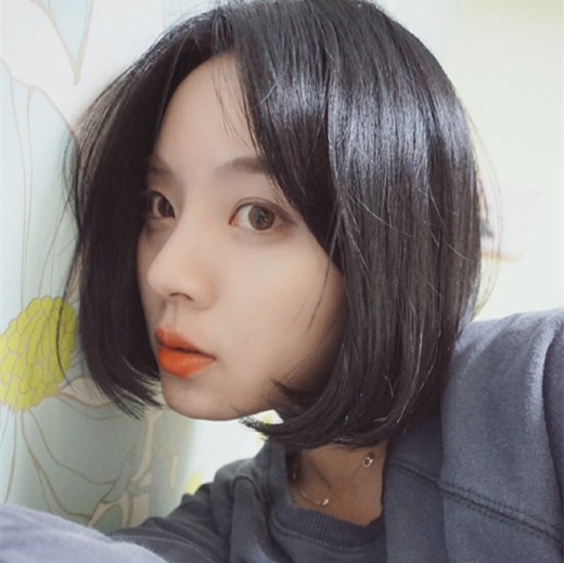 小内扣短发发型 看着就非常舒服
