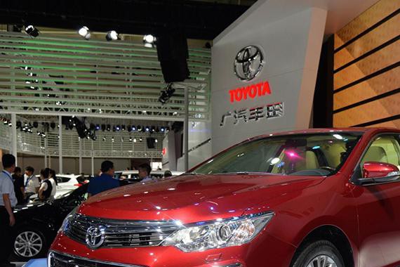 同样花18万是买顶配新博瑞还是入门的丰田凯美瑞？