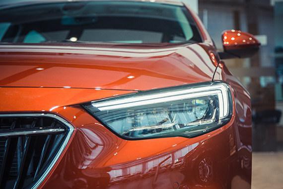 B级车新一代颜王，自带9个档位的新君威