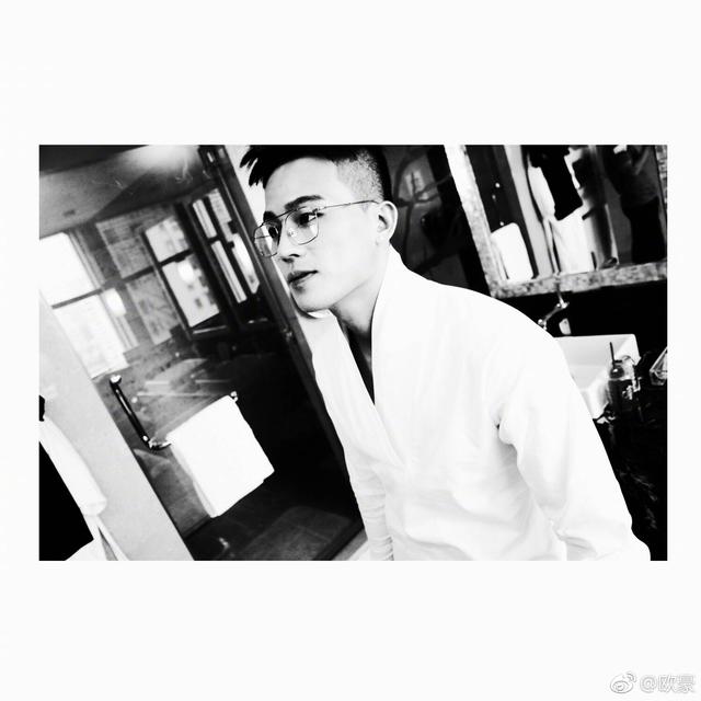马思纯穿一件肥T被喷，网友：这肯定是穿欧豪的