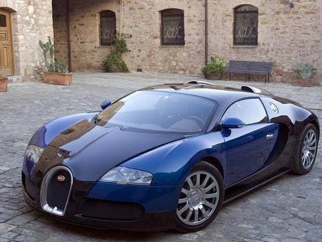 小伙子开豪车去加油站加油，加油工把豪车当做神车