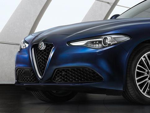 40万还看国产车？年轻运动的进口车是法拉利亲戚！