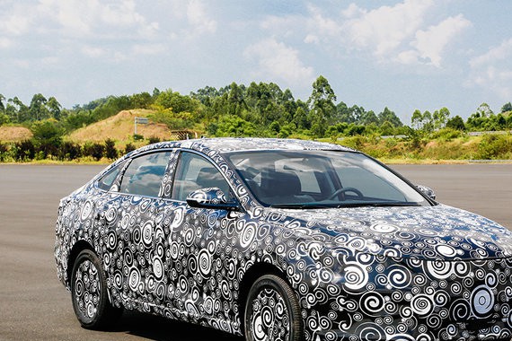 长安新一代逸动路试谍照曝光 明年上市