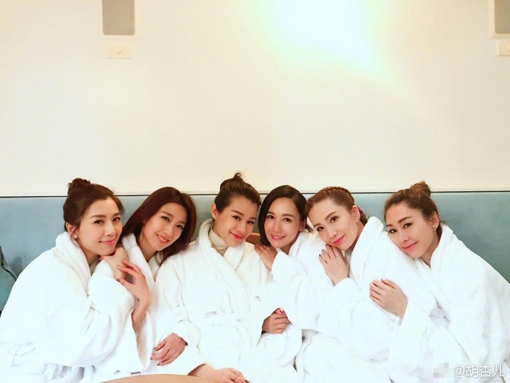 胡杏儿有闺蜜陪伴孕期不孤单，孕肚越来越大|胡杏儿|怀孕|闺蜜们_新浪女性_新浪网