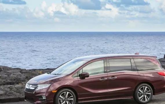 外国的月亮虽不是特别圆，但是外国的奥德赛就特别大