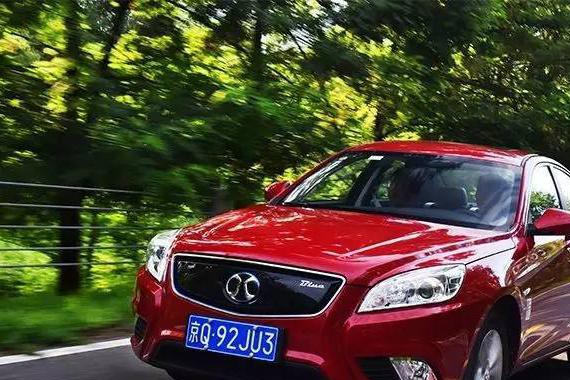 别人还在300km徘徊，北汽EU400续航已超过400km！