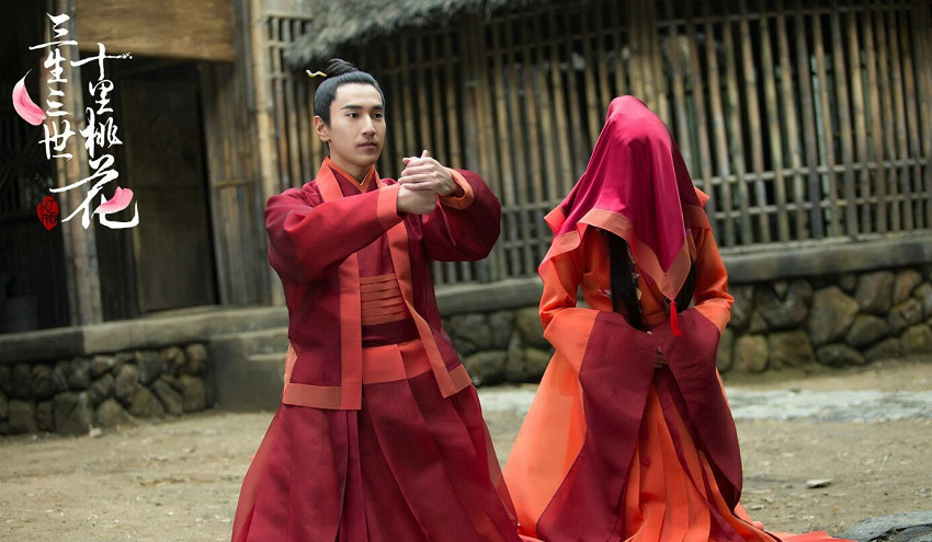 《三生三世》刘亦菲杨幂结婚造型对比,刘天仙