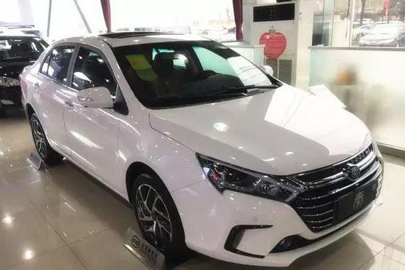 都有哪些亮点？比亚迪秦100到店实拍