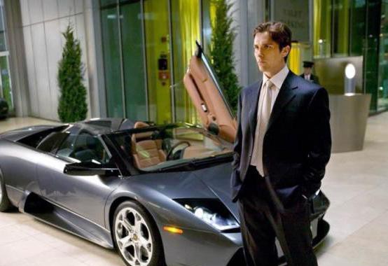 车灯藏机枪，车尾装重甲，这些电影里的汽车酷爆了