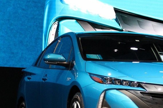 丰田拼了，插电版普锐斯用上太阳能发电！