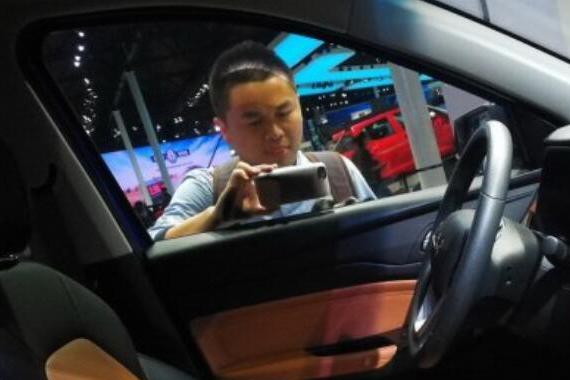 秋明山“神车”首款SUV亮相，内饰像不像某豪车？