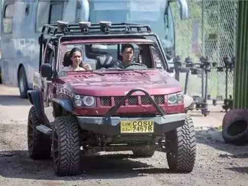 这款国产硬派SUV，盖过牧马人在非洲火了！