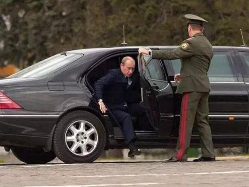 美俄总统专车比较，普京专车防弹玻璃厚度超60毫米