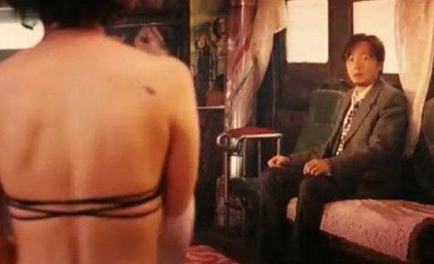 《战狼》余男胸罩穿帮是乌龙,老司机会发现在哪里的