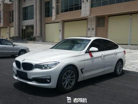 空间大 无边框车门 还带尾翼！宝马320i提车体验