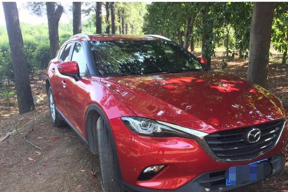 小白领平价提马自达CX-4，停车场遇这事，他尴尬了