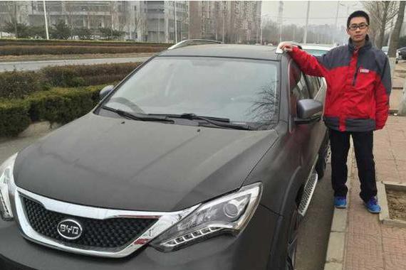 土豪花68万买下极速版比亚迪唐，女司机却开进玉米地