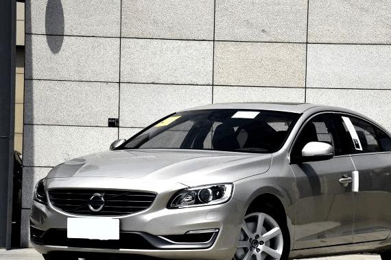 20万买啥迈腾，这豪华车比宝马有格调，纯进口发动机