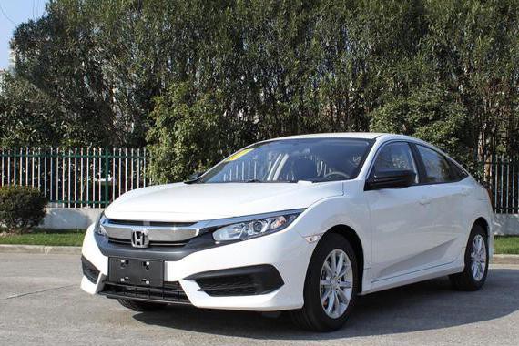 家用轿车性能最强的就是它，加价两万依旧月销两万！