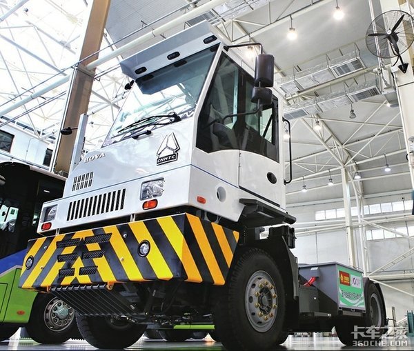 重汽氢燃料码头牵引车