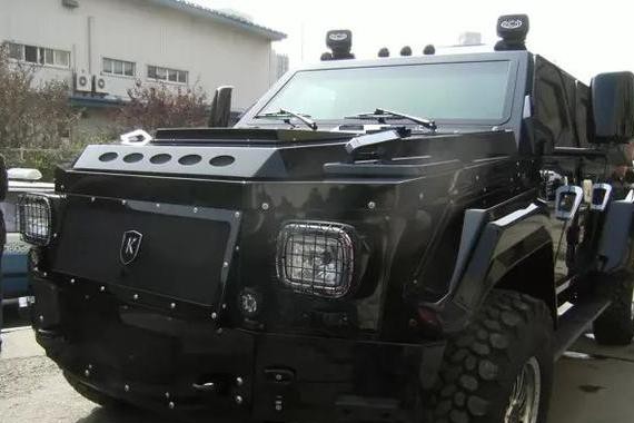 1500万骑士十五世去洗车，洗车人员：装甲车我们洗不