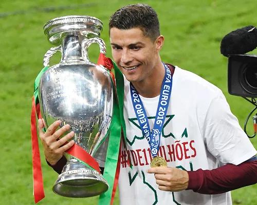 《天下足球》催泪演绎,C罗:我愿用儿子生命起