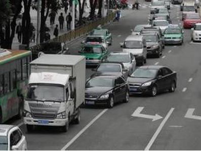 开车有这几点特性，那些加塞的人，能塞到你没脾气