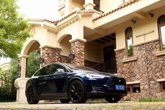 Model X的Autopilot8.1版给自动驾驶戴上了紧箍咒