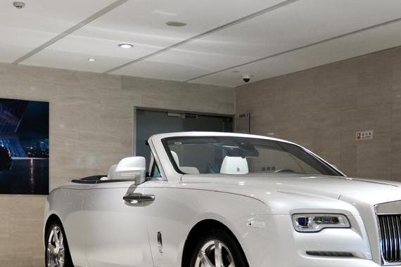 王思聪的座驾长啥样？劳斯莱斯曜影摩登锋尚特别版