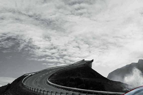 都说丰田车省油！凯美瑞和RAV4荣放养车谁更便宜？