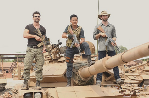 酒厂感恩《战狼2》3万人包场!北京吉普这样报