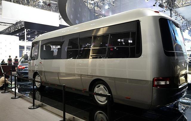 红旗新出豪华中巴车,98万取代丰田考斯特