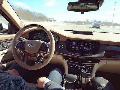 海外试驾 | 开着CT6在高速上神游，玩起“大撒把”