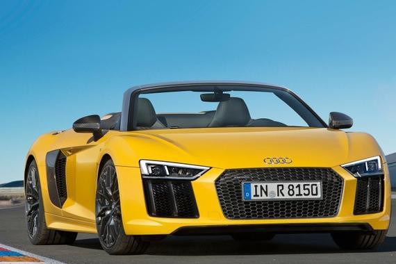 为何奥迪能跑过兰博？旗舰R8搭V10，涡轮增压被秒杀