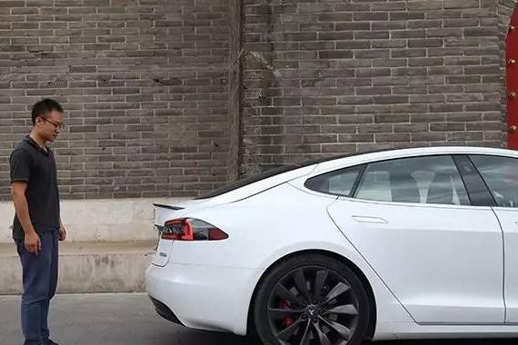 除了加速快，特斯拉使用中与普通车还有什么不同？