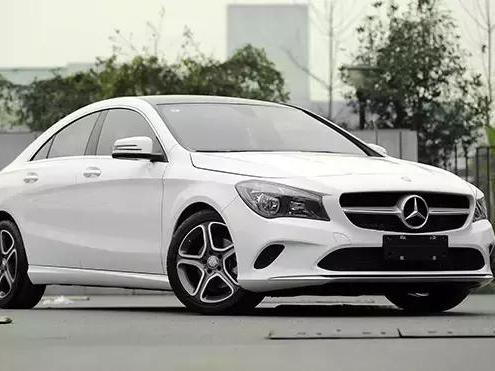 这辆奔驰轿跑售价不到25万，自家的C级都比不上！