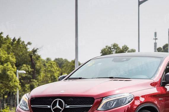 SUV也能跑得快！这款百万级奔驰SUV，性能堪比超跑