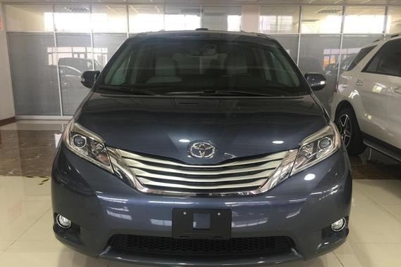 丰田塞纳四区顶配限量灰丰田塞纳灰色