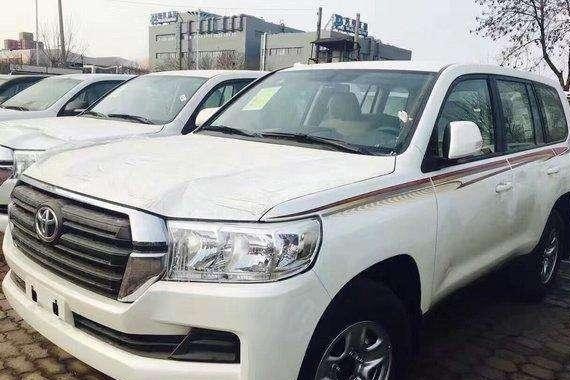 在日本仅售28.6万的丰田酷路泽, 为何在国内售百万?