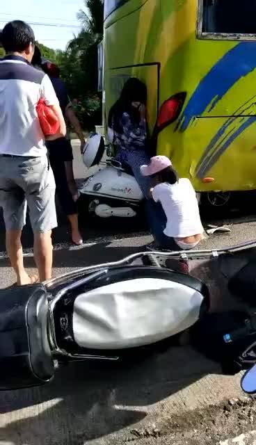 这个电动车骑的也没谁了，硬塞么？  ​