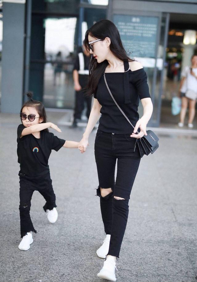 李小璐穿错衣惨变1米3!裤子裆部设计让人移不开眼啊