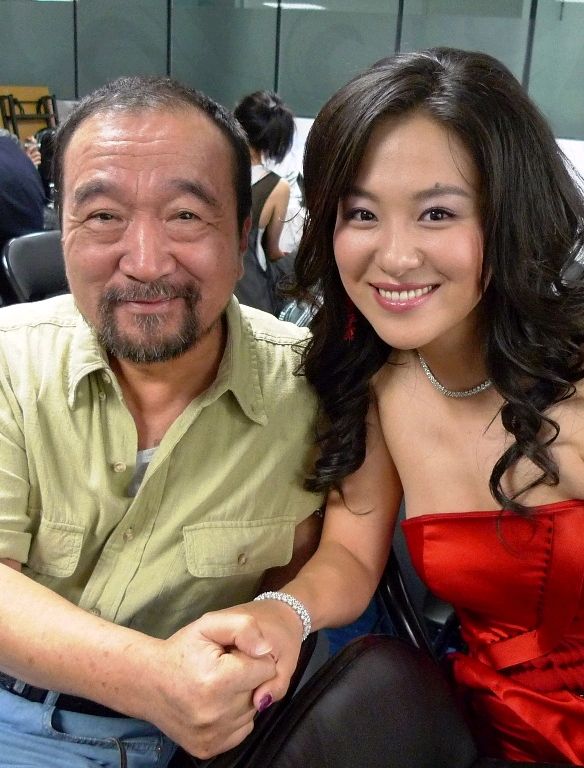 38岁王雅捷和41岁沈傲君一个嫁给于洋一个嫁给了爱新觉罗后代