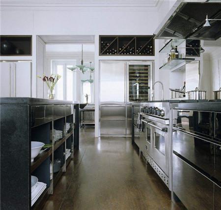 不锈钢橱柜没毛病?呵呵,有人装了不到两年就拆