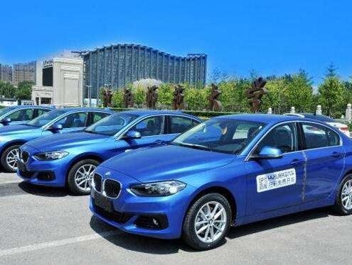 终于能坐在宝马里哭？哭完不还得扫小黄车吗...