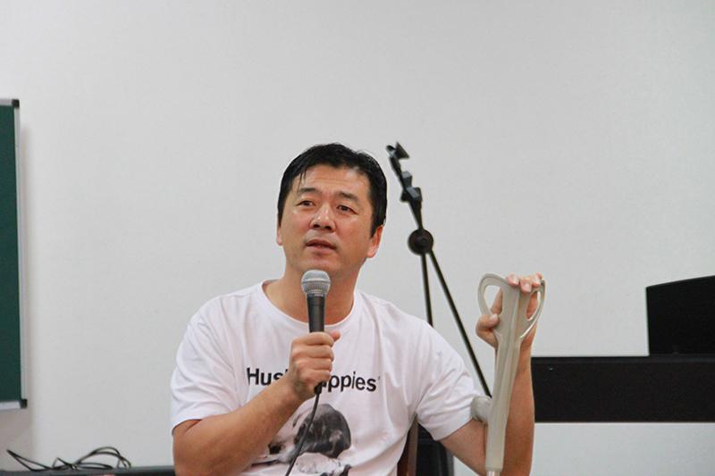 青春音乐学院再迎摇滚领袖 秦勇进营倾情授课