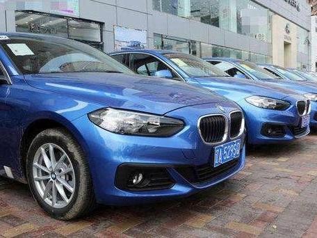 共享汽车搞花样，政策支持，堵车与停车位怎么办？